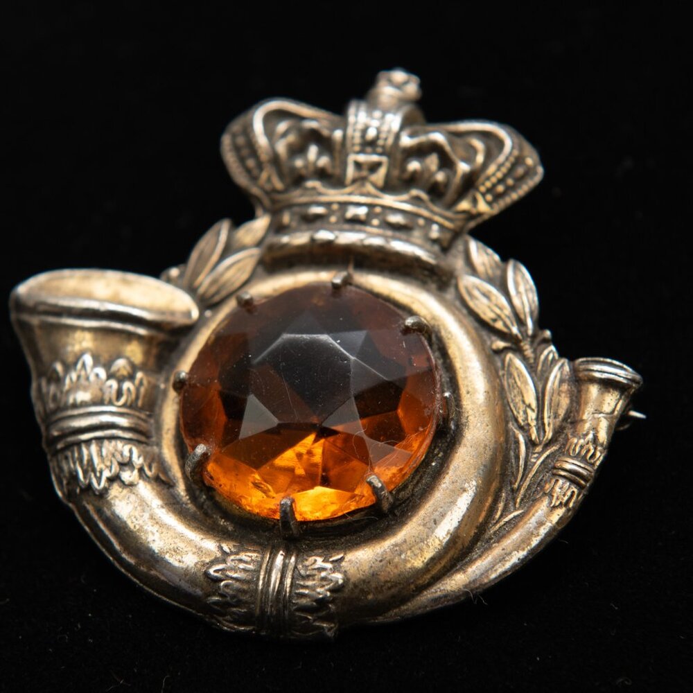 Agnew French Horn Crown Pendant Pin Amber Faced Stone Vintage Bronze - Picture 2 of 7